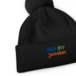 Gorro con pompones"hold my juice box"