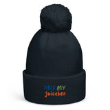 Gorro con pompones"hold my juice box"