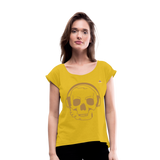 Camiseta con manga enrollada"skull with headphones" - mustard yellow